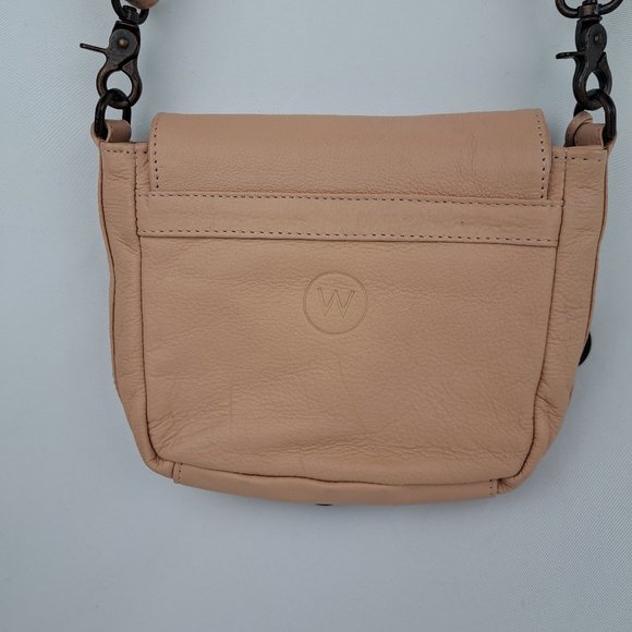 Wanderers Travel Co. THE SALZBURG CROSSBODY Leather Bag in Blush - Picture 3 of 16
